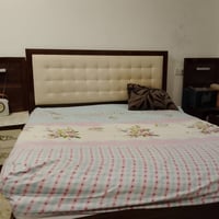 غرفه نوم • نظيفه • للبيع