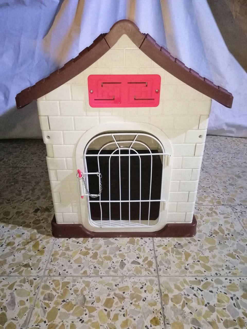 بيت حجم كبير للحيوانات الأليفة نظيف سعره ٦٠ الف وبي مجال للشراي للاستفسار مكاني البصره دور النفط للاستفسار خاص او على رقم الواتساب ***********
