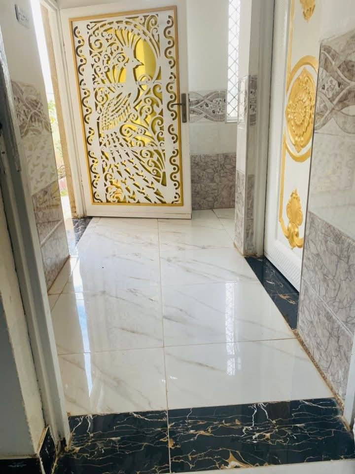 السلام عليكم
دار معروض للبيع
في حي الربيع قرب المستوصف
مساحة الدار 275 متر 
سند سهم 
يتكون غرفتين نوم وهول واستقبال 
⬇️⬇️⬇️⬇️
السعر اتصل على الرقم ***********
