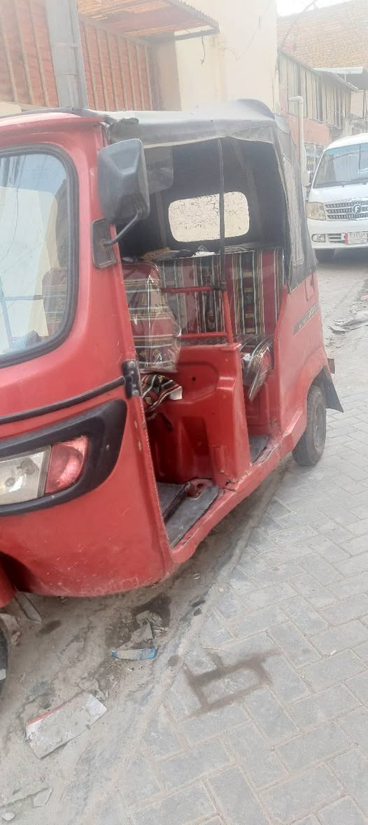 سلام عليكم تكتك للبيع موديل ١٨شهر ١١داخله ب١٩ السعر ٣و٣٠٠مكينه ٢١شرط اوراق اصوليه كبل لترقيم ضفاير خير من الله المكان مدينة الصدر رقم الهاتف ***********
