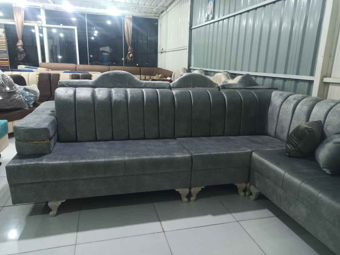 ديوانين نفس اللون الديوان الواحد يشغل مسافة سبع امتار ع شكل حرف L متوفر اكثر من موديل أشتغل ع المتر العنوان الفرع الاول العزه القديمه قرب التارتان ع الدجيلي.  الفرع الثاني العزه الجديده شارع مستوصف الشفاء مقابل حلاقة العراب للأستفسار *********** واتساب دهل اوران, واسط
