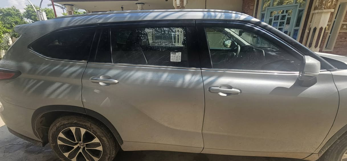 سلام عليكم هايلندر للبيع 22 فول مواصفات XLEمحرك 6سلندر كشانه في اي بي تحكم ستيرن قياده ذاتيه  نقطه عمياء  ردار جانبي  مانع تصادم  رقم بغداد دولي بسمي. حادثه جاملغ ايمن. وشويه براس البنيد  جنطه كهرباء تخم تايرات  اللون سلفر وبعد الهوايه مواصفات   السعر.285 وبيها  مجال   للاستفسار هاتف @***********
