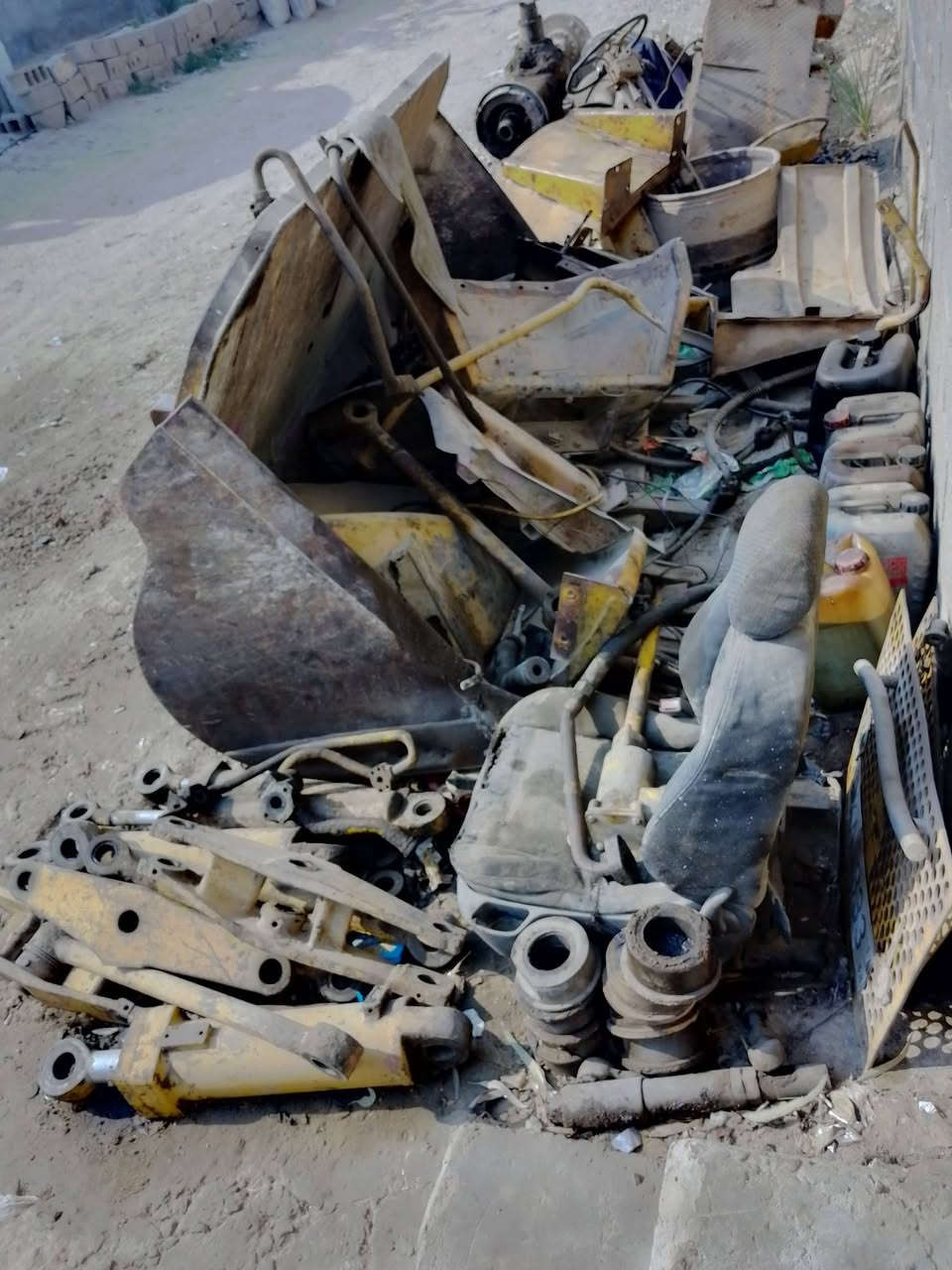 جكات رفع وتكعيد وستيرن شفل كتربلر 950 للاتصال *********** بغداد
