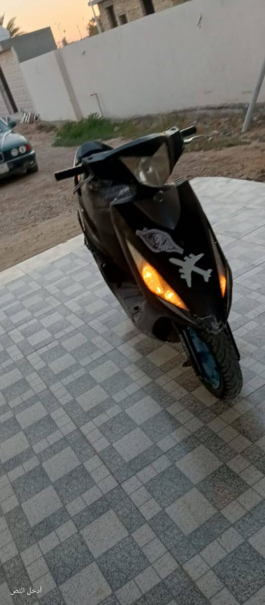 سلام عليكم دراجه سايم للبيع بدون اوراق مكان شهداء الفلوجه دراجه شغاله السعر 250بيهة مجال ***********
