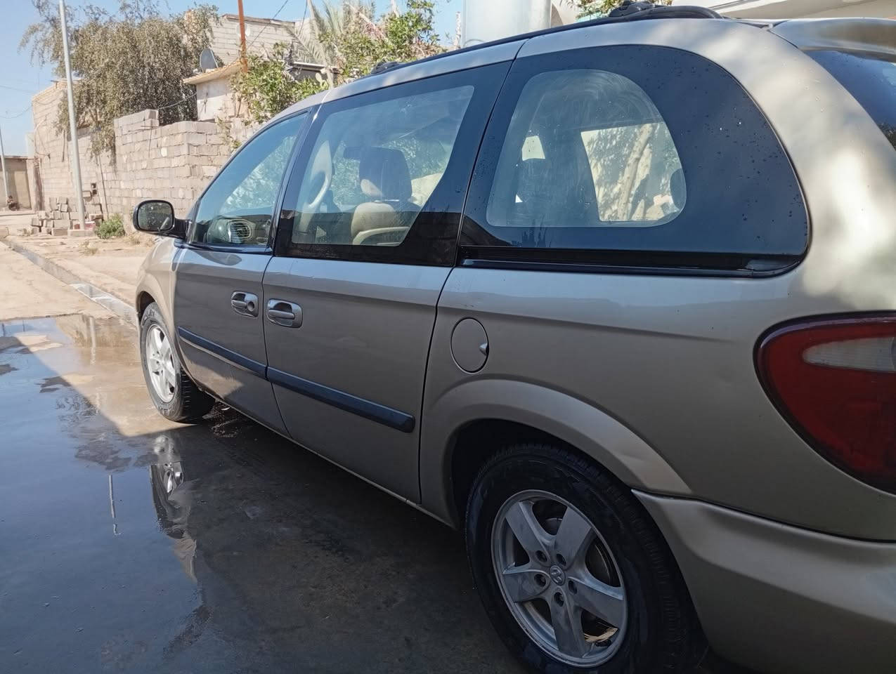 السلام عليكم 
دوج كرفان 2007 
تبريد قطعتين صدر جديد مبدل قبل شهر تخم تايرات جديده رقم بغداد تشتغل غاز وبانزين فول وشرط مكفولة هزة جديده ل2028 سنوية مجددة ل2028 السعر اتصل على هذا الرقم *********** بي واتساب‬‏ تفهم التفاصيل بشكل
 افضل وتعرف السعر
