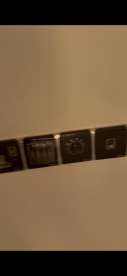 السلام عليكم
بيت درجه اولى مواصفات بناء ممتازة للبيع او المراوس لظرف قاهر المساحه 100 واجهه 10 نزال 10 اربع غرف نوم اربع حمامات في مجمع السلام بمدخل البوعيثه منطقه حلوة مرتبه وتنازل محكمه سند 25زراعي وانا المالك والبيت فارغ وجاهز للسكن او الايجار لمعلومات اكثر حول اي شي *********** واتساب والسعر مناسب
