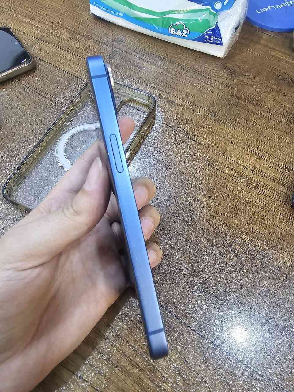 ايفون 13 عادي 128 (دبل سيم) نظيف كارتون موجود انطي وياه شاحنة وكفر شفاف.
ركز دبل سيم مو سيم واحد، سعر 425 الف نهائي
 مكاني بغداد الكاظمية شارع 60 مقابل مدينة العاب الكاظمية 
***********
