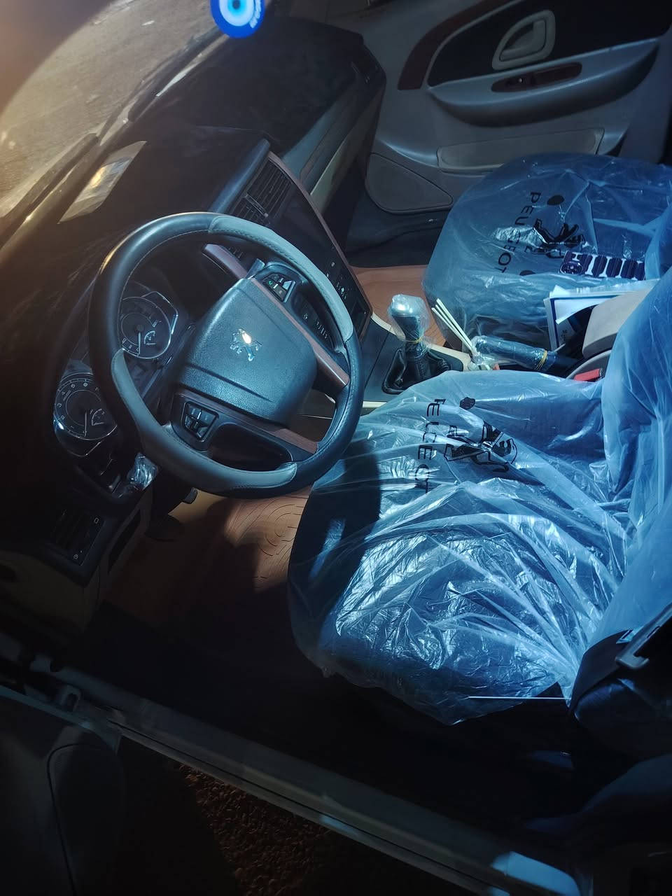 السلام عليكم بيجو بارص بابل 2022 كفالة عامة محجوزة وكالة بسمك 75 وبيهه مجال بسيط ***********
