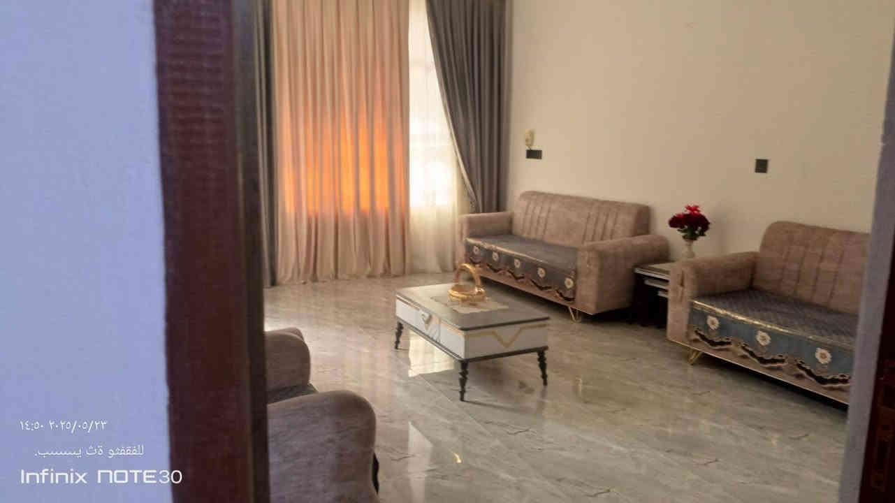 السلام عليكم دار البيع مساحته 200متر يتكون من غرفتين نوم وصاله ومطبخ واستقبال في بهرز حي القادسية قرب أسواق سنبله
***********
