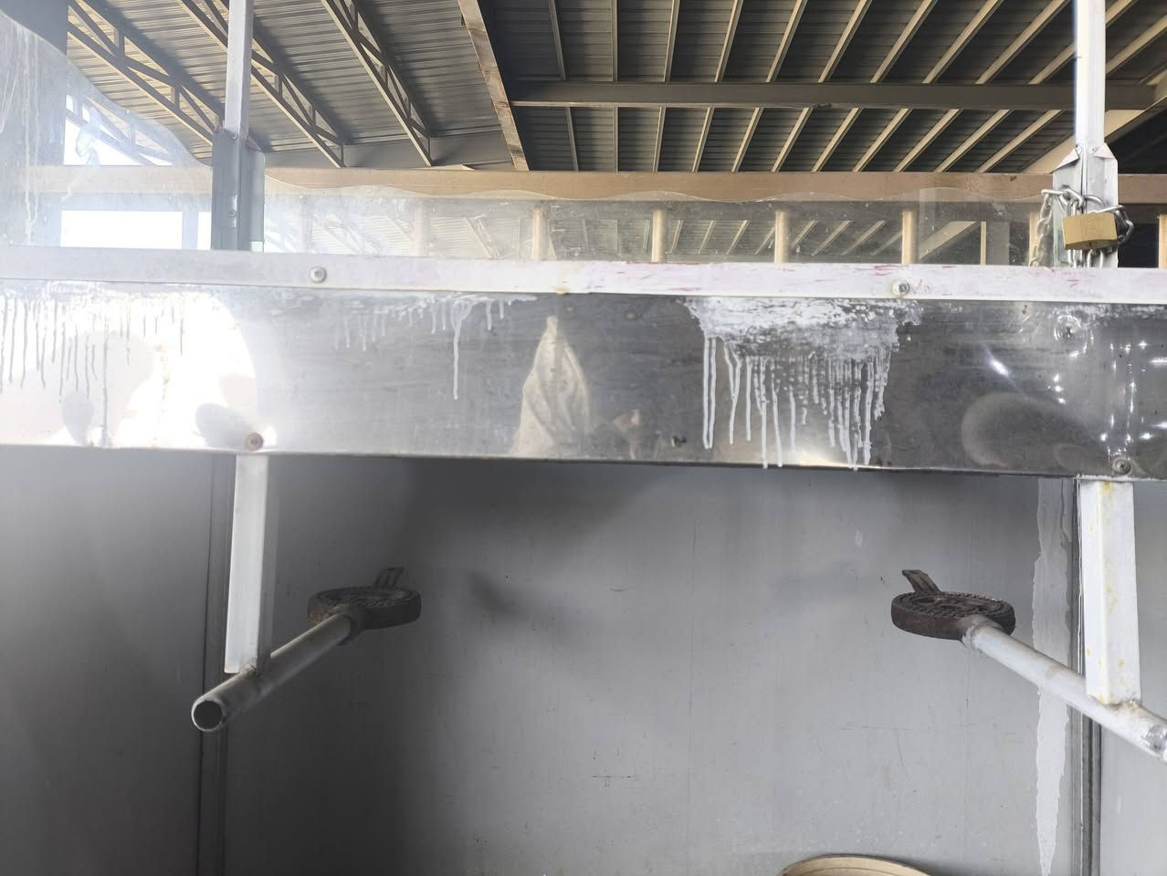 السلام عليكم للبيع عربانة لبلبي لعيون شغالة نار زرقاء مكان كربلاء الحر علوة الحر الجديدة السعر 250وبيه مجال  رقم واتساب ***********
