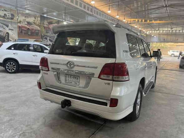 معرض الامام المركزي العنوان بغداد الكريعات شارع الوقف السني
لاندكروز 2011 
محرك: 8 سلندر (4.6) مفتوح
المواصفات:
بصمه وفتحه وتحكمات شاشة وكامره و٣ قطع تبريد 
السياره بيه ٣مكانات بارد صغار ممبينات بي رصعه بلجاملغ
سونار موجود صدر تايرات السياره جاهزه 
ماشية:٣٤٢ الف كم
السعر :٣١٠$
للاستفسار 

***********
