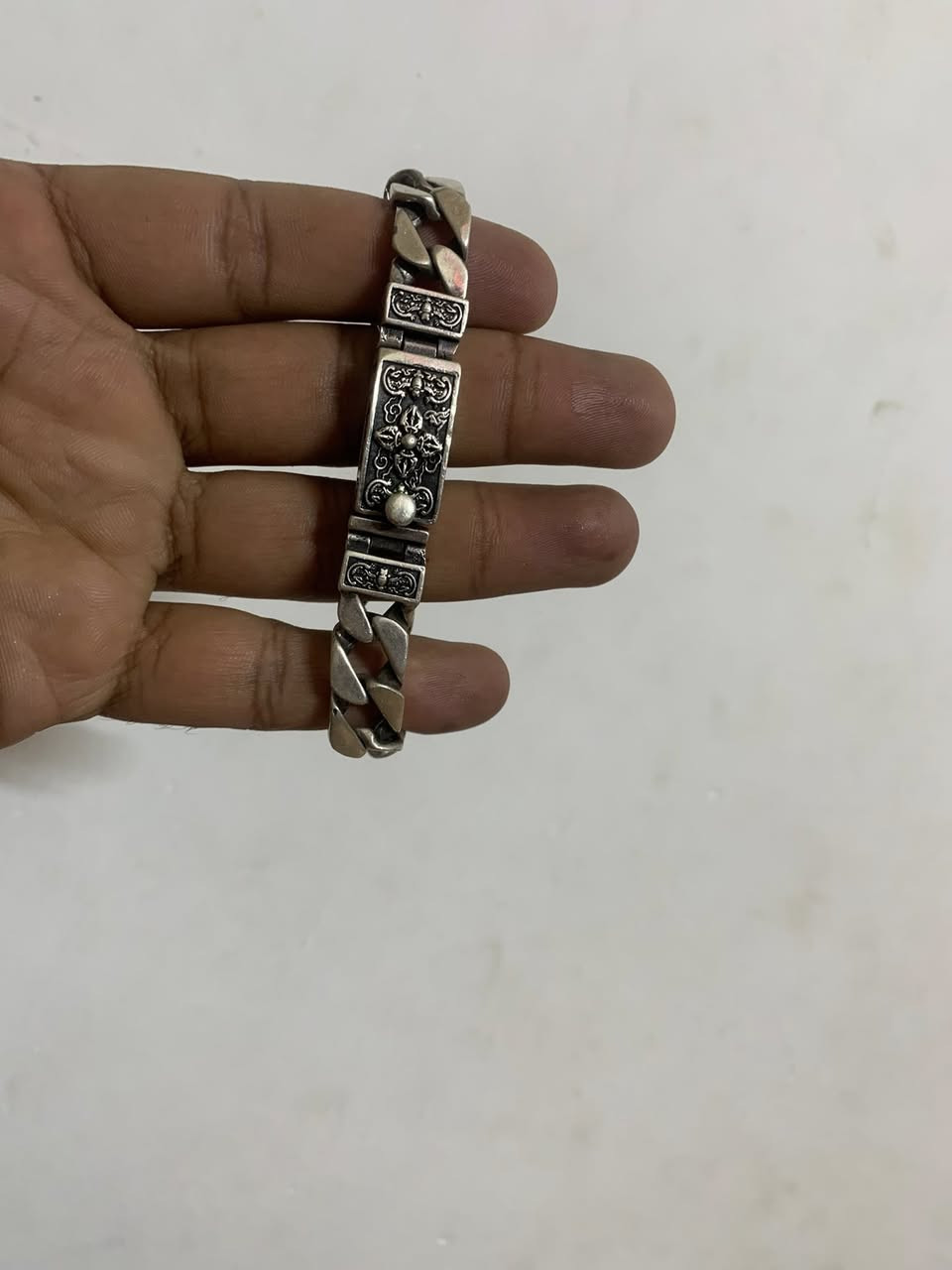 عندي هاذا الأسوار وزنة ٥٦ غرام  الي ايفيدة الإغرام على ٤٠٠٠ ابيع


**إذا كنت صاحب هذا الإعلان وتريد حذفه لأي سبب، رجاءا أرسل رسالة إلى الدعم الفني**