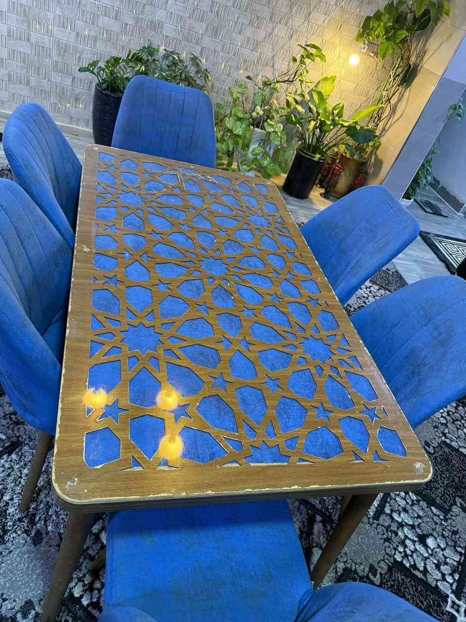 ميز طعام نظيف جدا     ( 6 ) مقاعد    سعر / 175 الف              *********** كركوك, العراق
