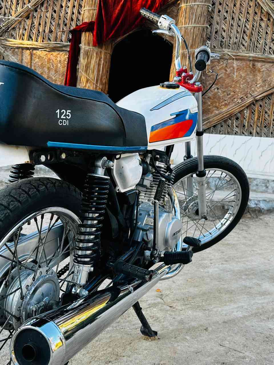 السلام عليكم دراجه للبيع محرك    .. مامفتوح  كلك كلك سعر 650 وبيه مجال مكاني سوق الشيوخ ***********
