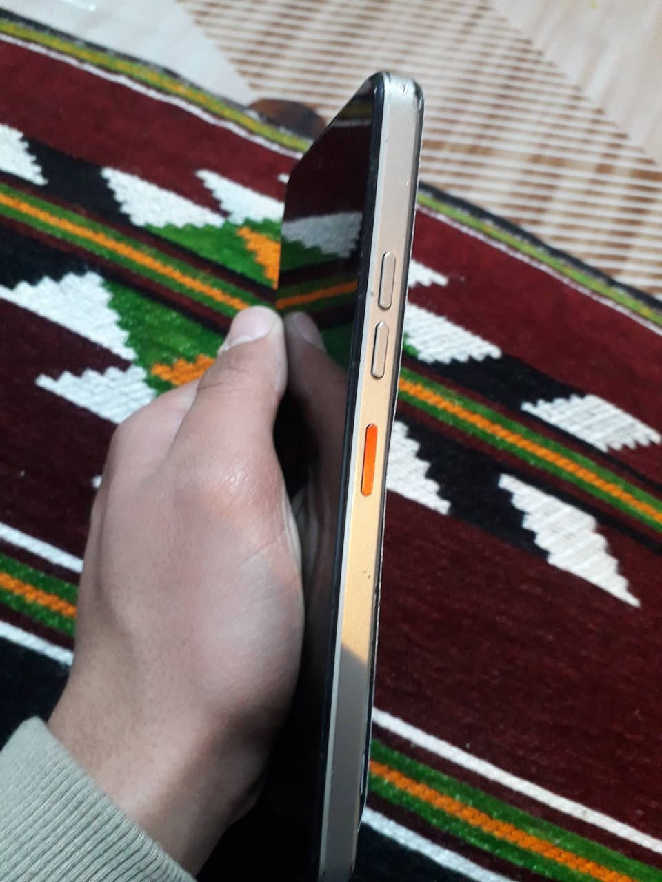 سلام عليكم جهاز البيع ذاكرته 128 يفعل بل بوبجي 60 فريم بي بصمتين جهاز كله كفاله فقط ضهر مكسور ومخلي علي غلاف شحن ما يصرف ابد   وصوته قوي كلش وتاخذا من باب البيت  مستعجل على بيعته سعر 75 مكاني بغداد مدينة الصدر ***********
