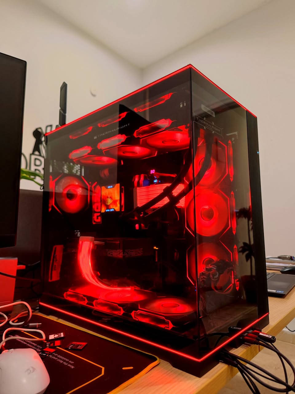 للبيع تجميعة مرعبة القطع جديدة 
CPU: ULTRA 9 285K

GPU: 5070 12GB

MOTHERBOARD: ROG MAXIMUS HERO Z890

RAM: LEXAR THOR GOLD 32 6000HZ

AIO: THERMALRIGHT HYPER VISION 360

PSW: THERMALRIGHT 1000W PLATINUM

CASE: LIAN LI 011 DYNAMIC EVO RGB

Storage lexer 1Tb + orico 2Tb + lexer 1Tb >>> total 4TB

FANS: 16 >> 6 ON THE AIO - 6 IN THE BACK OF THE CASE 1 REAR - 3 IN THE BOTTOM الحرارة بل كيمنك

45 متصعد فوك ال

القطع كلها داخلة بلضمان ومجمعة قطعة قطعة متعوب عليها
 الشاشة

Samsung g7 odyssey 27 240hz

للاستفسار *********** واتساب
