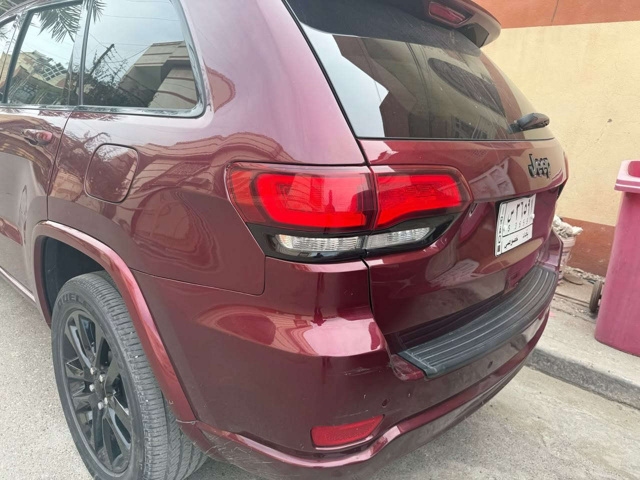 السلام عليكم جيب موديل 21 بغداد السياره كلش نظيفه ماشيه 41 الف ميل مكانها بغداد الكرخ الدوره عارضها 245 ورقه وبيها مجال السياره بلاك توب 
***********
