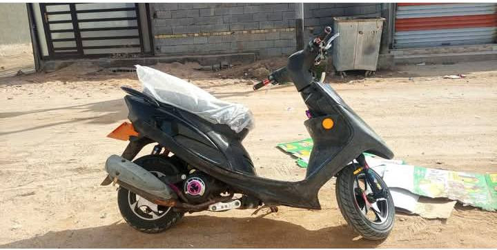 سلام عليكم  دراجة ماكس للبيع مبدل بس ولفات بيه لعنوان لبصرة لهارثة سعر 600 وبيه مجال  رقم هاتف. ***********
