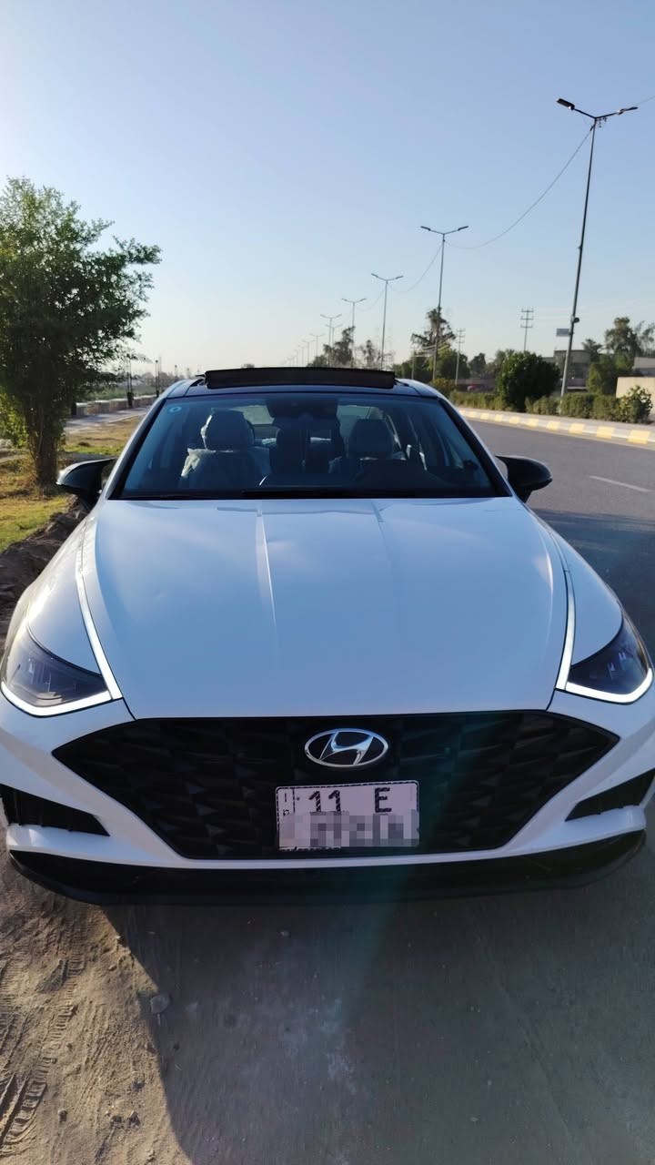 السلام عليكم  سياره سوناتا 2023 فئة SEL ماشيه 68الف كيلو السعر 157 وبيها مجال
المواصفات
1-  محرك 2.5 تنفس طبيعي
2- ناقل الحركة أوتوماتيكي من 8 سرعات AT
3- محرك 8نوزل 4 GDI و 4 MPI
4- الإضاءة مصابيح أمامية وخلفية من نوع LED
5- رادار  360 درجه
6- تشغيل عن بعد
7- سايد بريك دكمه + تحديد مسار
8- مثبت سرعه + قياده ذاتيه
9- مضخم صوت +12 سماعه
10- كشنات مخمل + تدفئه
11 - الاتصال تدعم Apple CarPlay و Android Auto
12- 4 وضعيات قيادة
13- شحن واير لس
14 - صندوق فتح ذكي
15- شاشة اعطال
16- تخم تاير جديد
17-وتو هولد
18- شاشه حجم كبير
بعد بيها هواي مواصفات ماذاكرهن سياره بيها قطعتين تبديل وقطعتين صبغ حدثها من امريكه جاملغ خلغي جهت السايق وبيها حادث بابين عكس السايق تبديل
***********
