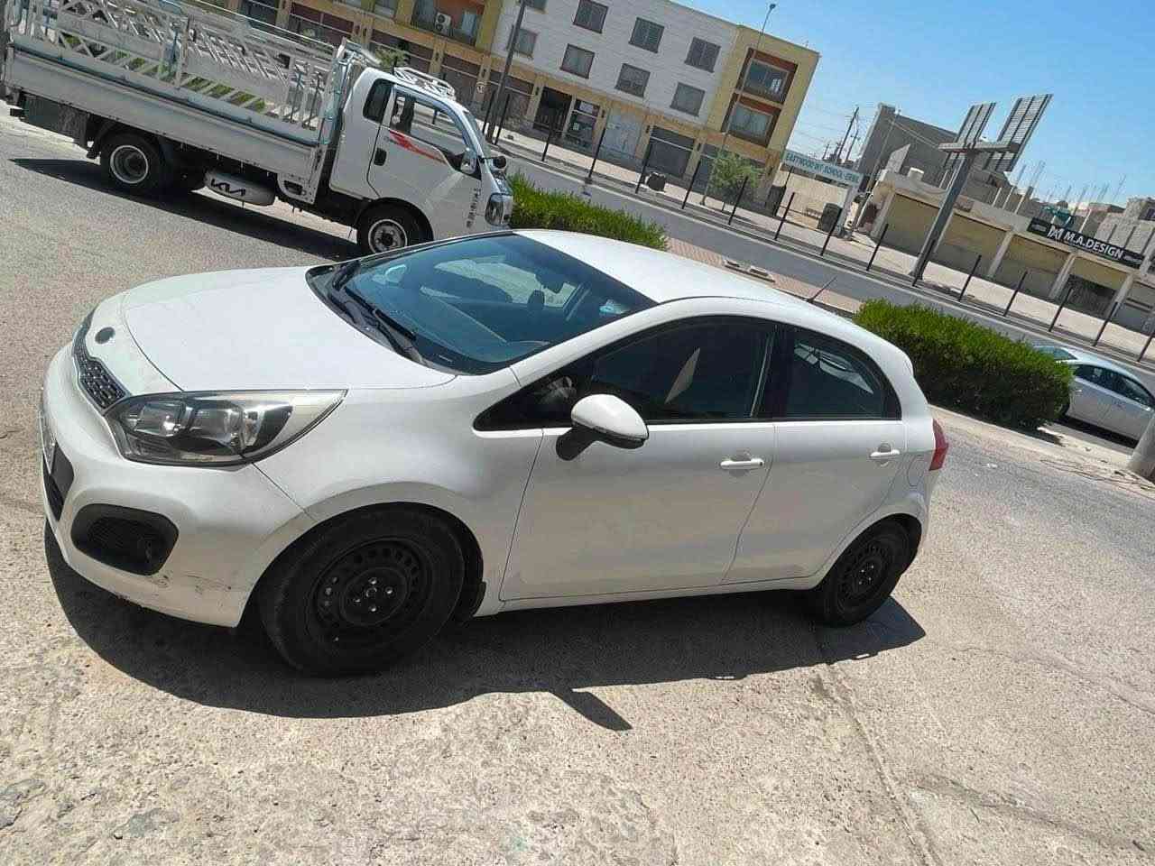 السلام وعليكم 
كيا ريو موديل 2014
خليجي
بدون حادث فقط بارد مكانتين كلش بسيطة
داخل لون مميز 
ماشية 200الف 
كير ومحرك وتبريد بشرط 
تحويل مباشر بشرط 
عنوان اربيل
سعر 86$
رقم***********واتس
