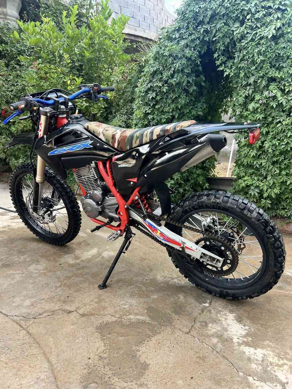 قفاز CRX موديل 24مكينة250ممفتوحة تايرات جدد ويالة جدد بريكات كلها جديد حجم 42 صبغ حراري اصلي دبلات بلجيس ماناقصها شي كاملة للبيع فقط مكاني واسط صويرة
***********
