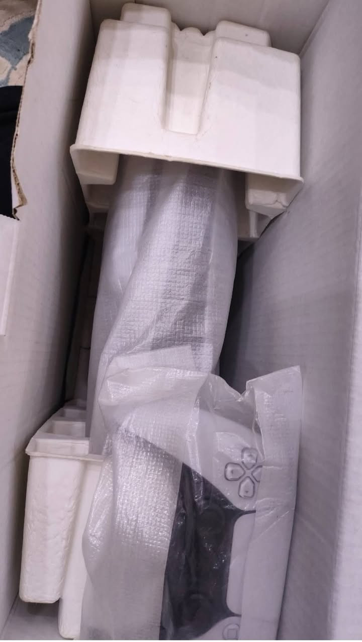 السلام عليكم بلي ستيشن 5 سلم نضيف جدا كامل ملحقاته وياه كارتونته الداخله الجيس بعده مغلف بي لا اكلك مصلح ولا اي شي نفحص بأي محل تريد اخو الجديد مستخدم اقل الشهر للتواصل واتساب***********
