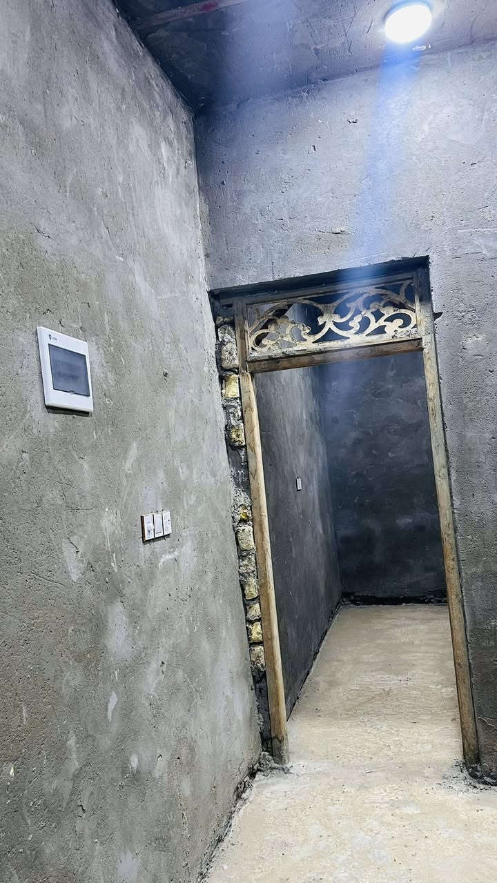 السلام عليكم بيت 100متر ركن شارعين يبعد عن شارع العام ٥٠ متر غرفه وصاله ومطبخ وحمام داخلي وخارجي ومنور للبيت عوزه تلحيظات بورك وشغلات بسيطه  

العنوان معمل حجي هندي مقابيل سايدين معمل للاستفسار الاتصال ع الرقم *********** او مراسلة الصفحه
