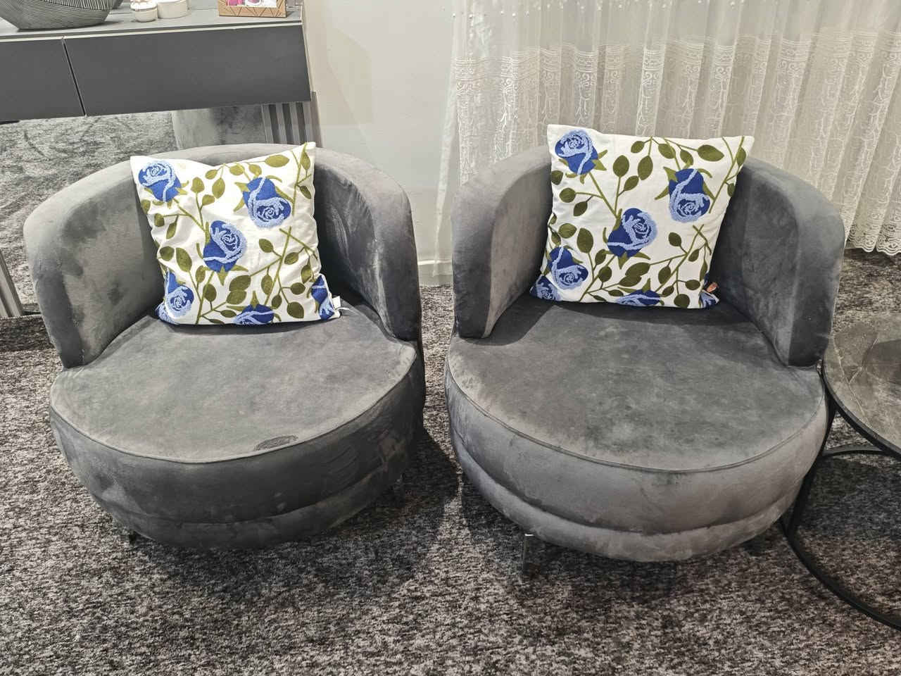 تخم وماصات نظيف جدا للبيع
9 مقعد ثلاثية و ثنائية و اربعه مفردة  
اسفنج المميز ما ينزل بعده بالضمان 
سيت ماصات تركي زجاجي و خشب 
السعر جميعهم
450 الف 
العنوان 
بابل حي الاسكان 
***********
