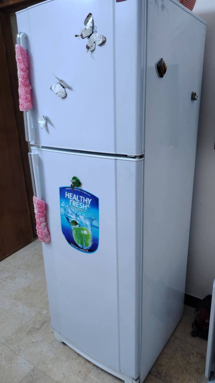 السلام عليكم ثلاجة كونكورد مستعملة ١٨ قدم نظيفة مكان بغداد للاستفسار الاتصال على الرقم ***********
