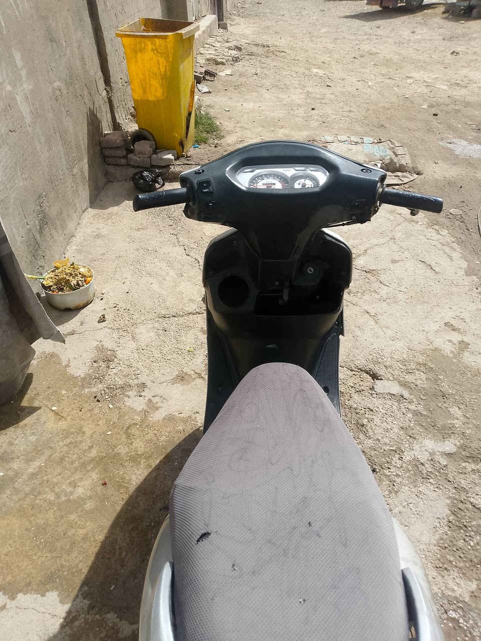 دراجه نضيفه للبيع كلش ما نقصه بس كفرات شويه كهربائيات كله شغاله سعر خاص رقم***********
