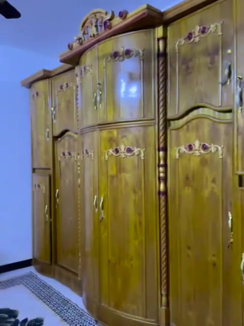 السلام عليكم غرفه أخشاب نظيفه ٩٠ بل ميه الشراي اتصال على الرقم ***********
