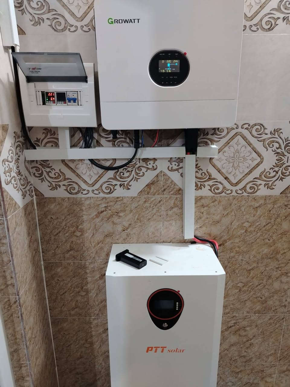 بفضل الله وبحمده قامت كوادر شركتنا (شركة المهندس للطاقة الشمسية) بنصب منظومة طاقة شمسية منزلية لأحد زبائن شركتنا
العرض الاقوى تحطيم الاسعار 🔥 🔥 🔥 🔥 🔥 🔥
العرض الاول 🔥 🔥 🔥
السعر : 4،400،000 نقدا
السعر : 5،400,000 قسط 
القسط الشهر 300 الف فقط
القدرة : 20 نهاري و 15 ليلي 
الألواح: 620 واط ضمان 15 سنة  عدد 8
البطارية: ليثيوم حجم 15 كيلو واط ضمان 5 سنة
الانڤيرتر :  حجم 6 كيلو مع واي فاي مدمج ضمان 2 سنة 
العرض الثاني 🔥 🔥 🔥
السعر :  3,3750,000 نقدا
السعر :4,750,000 قسط
القسط الشهري 263 الف فقط
القدرة : 10 نهاري و 10 ليلي 
الألواح: 610 واط ضمان 15 سنة  عدد 5
البطارية: ليثيوم حجم 10 كيلو ضمان خمس سنوات
الانڤيرتر :  حجم 6 كيلو مع واي فاي مدمج ظمان 2 سنة
العرض الثالث 🔥 🔥 🔥
السعر : 3.000،000 نقدا
السعر : 4,000,000 قسط 
القسط الشهري 222 الف فقط
القدرة : 10 نهاري و 7 ليلي 
الألواح: 620 واط ضمان 15  سنة عدد5
البطارية: ليثيوم حجم 7 كيلو ضمان خمس سنوات
الانڤيرتر : حجم  4 كيلو ضمان 2 سنة 
العرض الرابع 🔥 🔥 🔥
السعر : 2،500،000 نقدا
السعر : 3,500,000 قسط
القسط الشهري 223 الف فقط
القدرة : 8 نهاري و 5 ليلي 
الألواح: 620 واط ضمان 15 سنة  عدد 4
البطارية: ليثيوم حجم 5 كيلو ضمان خمس سنوات
…………………………………………
المنظومات الحامضية  
العرض الاول  🔥🔥🔥
السعر: 2.500.000 نقدا 
السعر: 3.500.000 قسط 
القسط الشهري 223 الف فقط 
القدرة: 9نهاري و6 ليلي 
الالواح : 620 واط ضمان 15 سنة عدد 4 
البطارية: اوكايا 200امبير c10 عدد 2 ضمان 1 سنة 
الانڤيرتر : حجم 4.2KW ضمان 1 سنة 
العرض الثاني 🔥🔥🔥
السعر: 1.750.000 نقد 
السعر: 2.500.000 قسط 
القسط الشهري 166 الف فقط 
القدرة: 7 نهاري و 3 ليلي 
الالواح: 620 واط ضمان 15 سنة عدد 3 
البطارية : اوكايا 200 امبير c10 عدد 2 ضمان 1 سنة 
الانڤيرتر : 4.2KW ضمان 1 سنة 
 #شركة #المهندس #للطاقة #الشمسية 
كركوك - الحويجة - شارع المشاتل قرب جامع كامل الحاج صكر مجاور شركتي الدليان والصبحي للحجم والعمرة 

***********
للحجز و الاستفسار
مدير شركة المهندس للطاقة الشمسية  
ربيع سامي الجبوري 
⁨ ***********
مهندس سعد 
***********
انور الفرحان 
مدير المبيعات 
***********
مهندس الصيانة 
عزيز الفرحان 
***********
 عمر الفرحان 
***********
