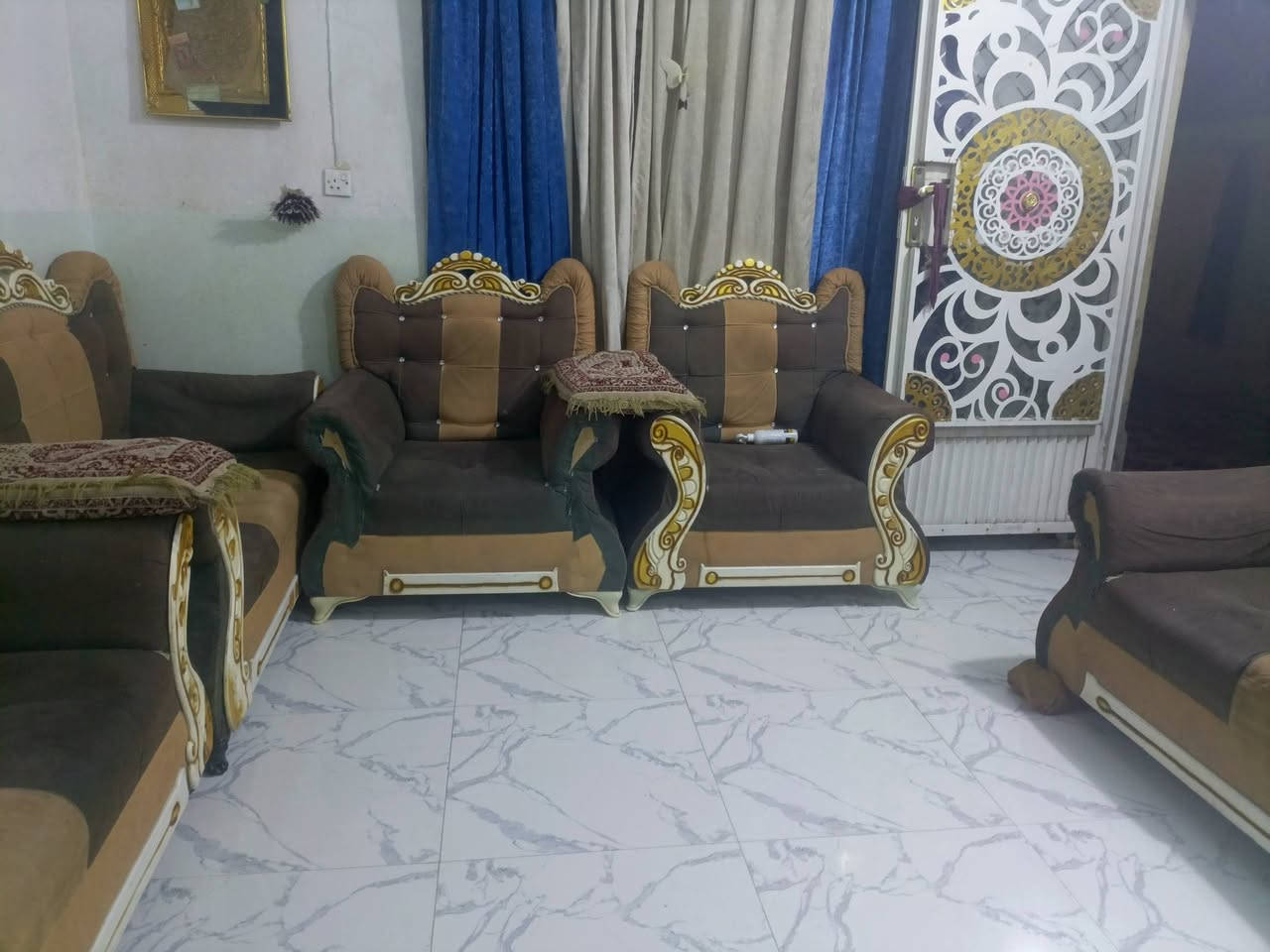 السلام عليكم عندي ديوان تخوم للبيع 20 نفر السعر خاص رقم الهاتف***********
@إشارة
