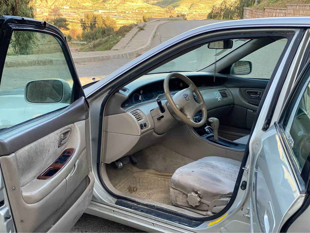 تۆیۆتا ئەڤەلۆن ٢٠٠١ خەلیجی
زۆر پاک و بێ کيشەیە هەموو گیانی ئیش دەکات گێڕو 
مەکینەی بەشرت بێ سەرف و بوخارە مەکینە ٣٠٠٠ ناو داخلی کرێمییە چوار تایە و ویلی لۆکی ٢٠١٣ی لەسەرە
سەنەوی و ژینگە و ڕەقەمی نوێیە تاکو ٩/٢٠٣١نوێیە بەناوی خۆمە ناوی لە حاسیبە نییە بەشەرت هەموو عیراقی پێ بگەڕێ 
نرخی ٦٩ گەڵا
شوێن تەق تەق
***********
*********** كويسينجاك, أربيل
