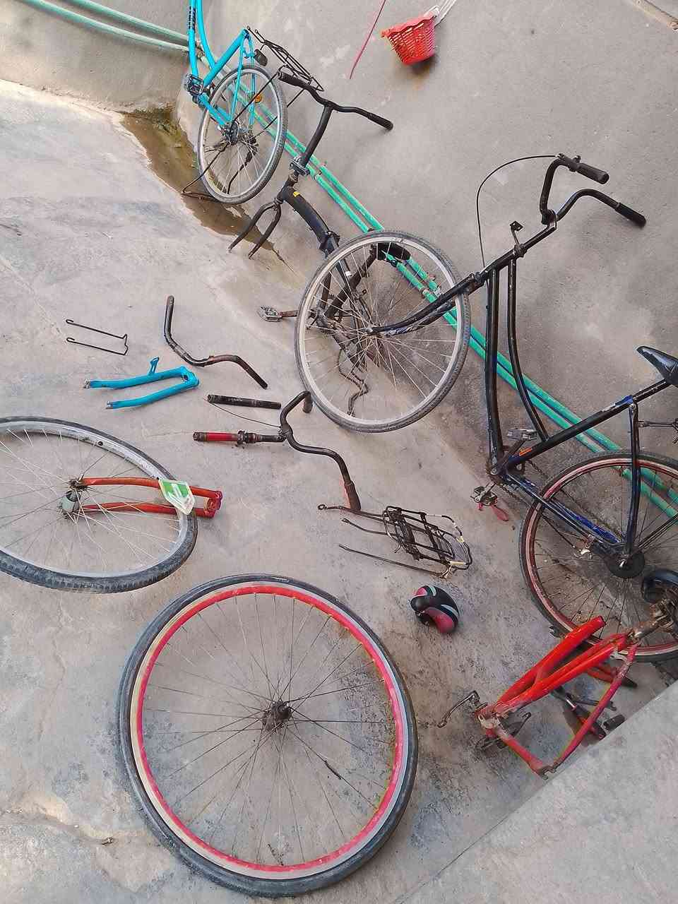 غراض بايسكلات للبيع وجسدات للبيع اليحب يجي خاص *********** واتساب مكاني بصره زبير
