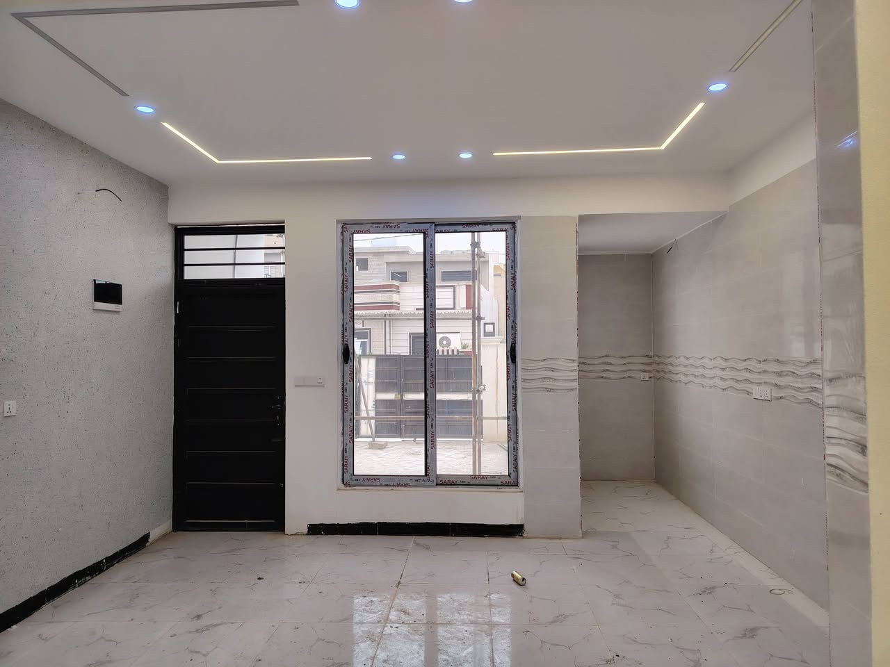 کۆد 24
بۆ فرۆشتن
100 ـ   متر
 نهۆم و نیو
نهۆمی یەکەم ــــــــــ پێك هاتووە لە ......

 ژوور خەو ـ چێشتخانە ـ ژووری میوان ـ سەر ئاو ـ گەرماو
نهۆمی دووەم ـــــــ پێك هاتووە لە ....
لە ژووری خەو ـ گەرماو ـ سەرئاو 
شوێنێکی خۆش و کۆڵانی پان و نزیك شەقامی سەرەکە ـ 
بەنرخێکی زۆر زۆر گونجاو خێرا ...
شوین،،کرکوک 
بۆ زانیاری زیاتر ژمارە [ 3 ] بنێرن 
وەڵامتان دەدرێتەوە 
***********
***********
ـــــــــــــــــــــــــــــــــــــــــ.
 
🏠 كود 24

للبيع – مساحة 100متر 
طابق نص

📍 المواصفات:
غرفتین نوم ـ مطبغ ـ استقبال ـ حمام ـ مرافق غربی و شرقی
موقع ممتاز في منطقة هادئة بشارع عريض وقريب من الشارع الرئيسي
بسعر مناسب 
📍 الموقع: كركوك

📞 للاستفسار: أرسل الرقم [3 ] وسيتم الرد عليك

***********
***********
