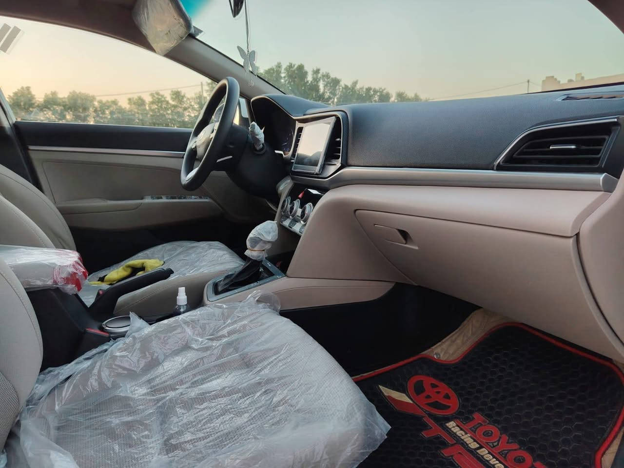 هونداي الانترا خليجي موديل 2020 رقم ذي قار حره تحويل ثاني يوم كفاله عامه من الضربه والصبغ والفتح والبارد مكينه وكير مكفولات على الشركه ما مفتوح برقي بيهن سيارة جديدة كلش واحلا من الصور حدادة وتخم تاير جدد السياره فول مواصفات فتحه بصمه 5ويل كب بعد بيهه مواصفات هواي مكان السياره ناصرية مركز خلف الجامعه السعر 160 ‏ للتواصل ‪***********‬‏ ملاحظة  إذا طلع شي خلاف كلامي أتحمل كافه المصاريف
