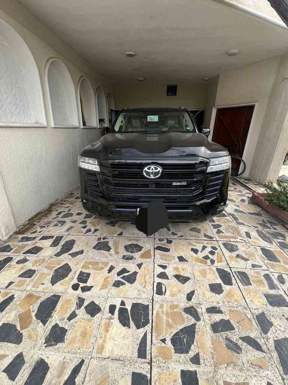 السلام عليكم
لاندكروز 24 بلاك ادشن ساس اصل ماشية 15 الف مكفوله وبعدها بالضمان 

السعر 74 الف دولار
للستفسار الاتصال على هذا الرقم ***********
