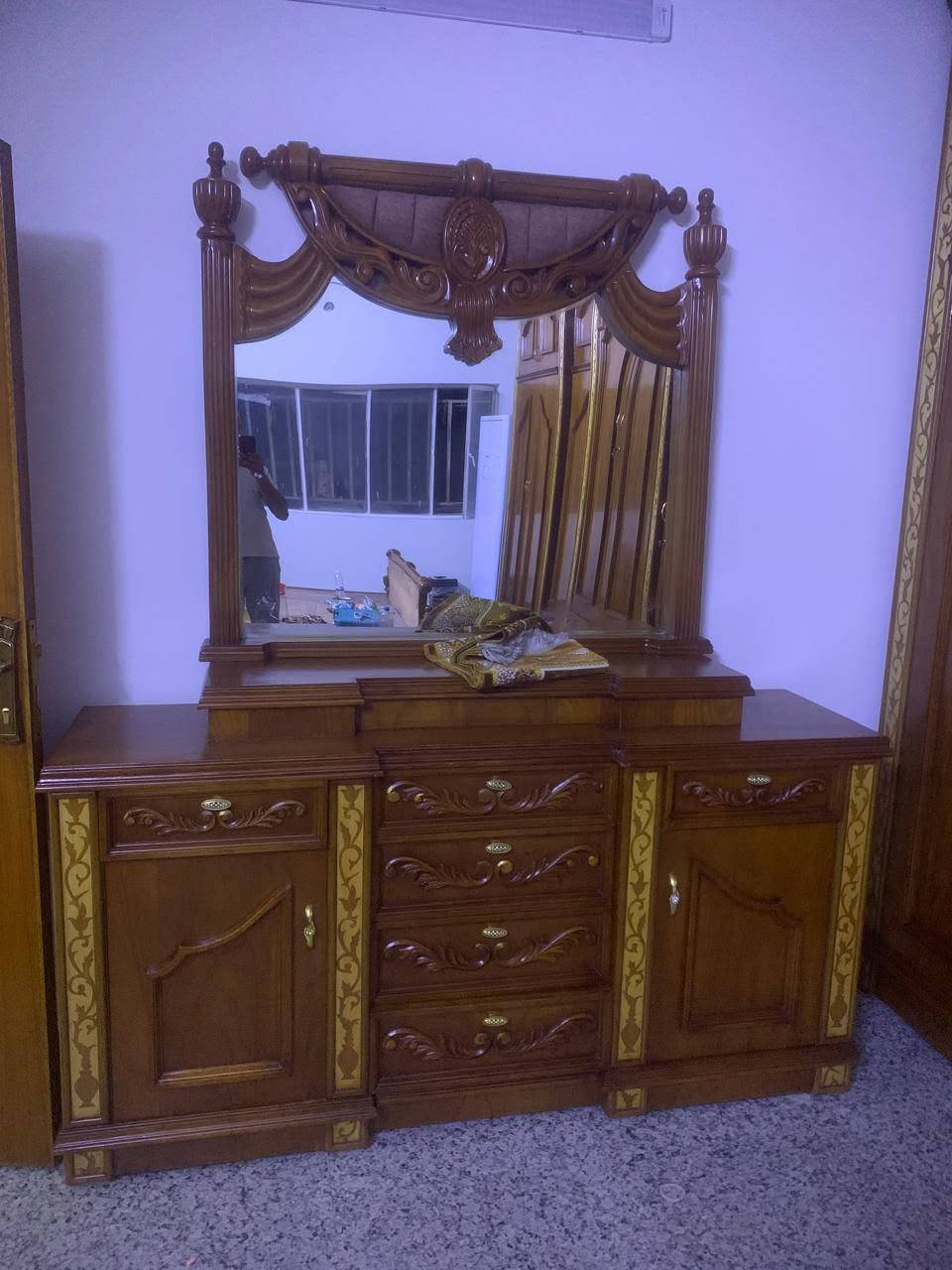 غرفه عراقيه احطاطه 10ابواب نضافه 95% رايدهة 1،250الف 
جهاز جري نضافه 100%استعمال قليل
***********
