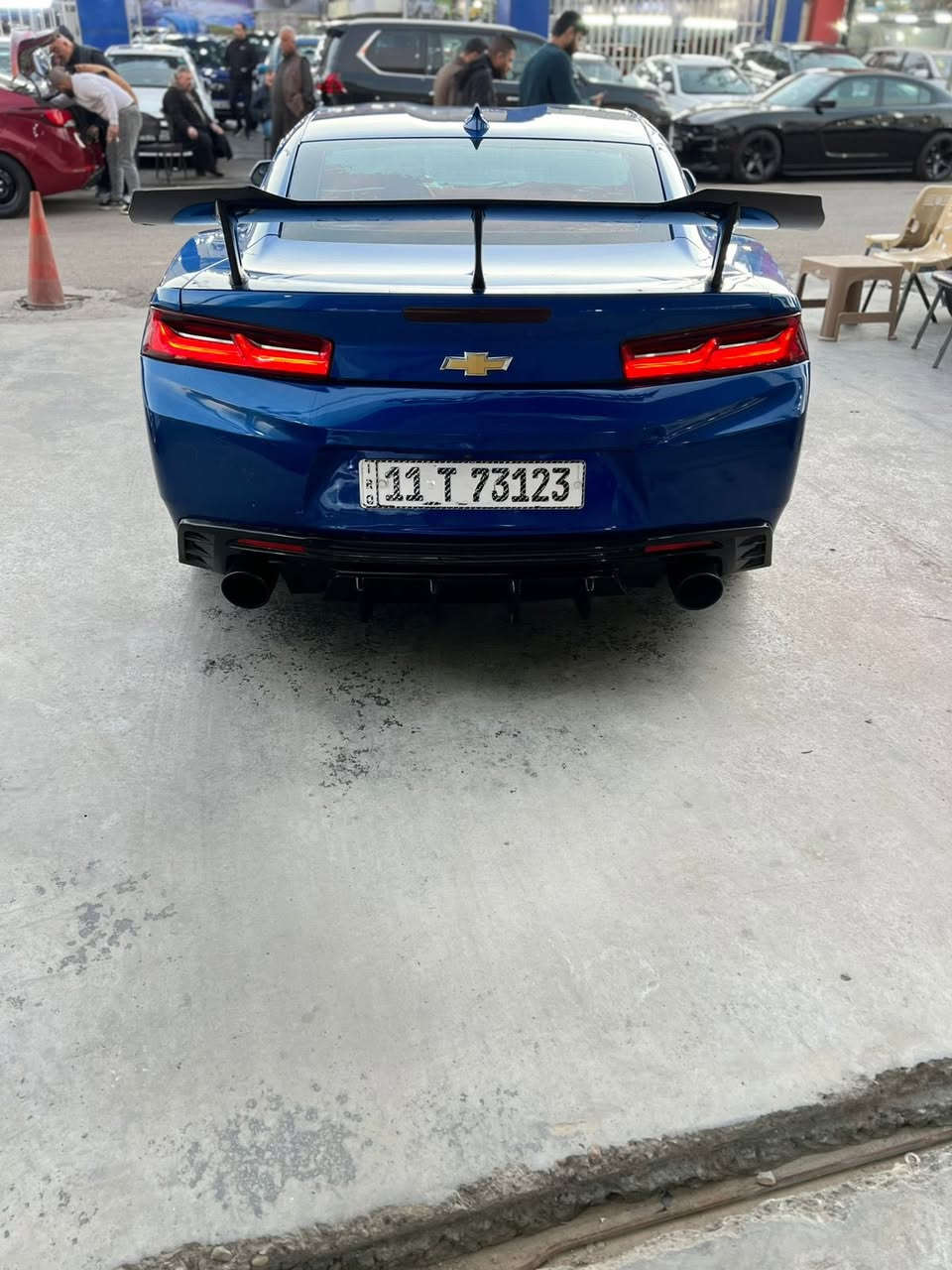 السلام عليكم كمارو 2016 كلين  بل عراق صاير بيها صبغ باب السايق والبنيد محدث كير مكينة كفالة شاصي لغد ايرباكات كلها سليمة السيارة عليها برمجة وصوت وهواي اضافات  مكان السيارة بغداد البياع وهذا رقمي *********** السعر 112 وبيها مجال بسيط
