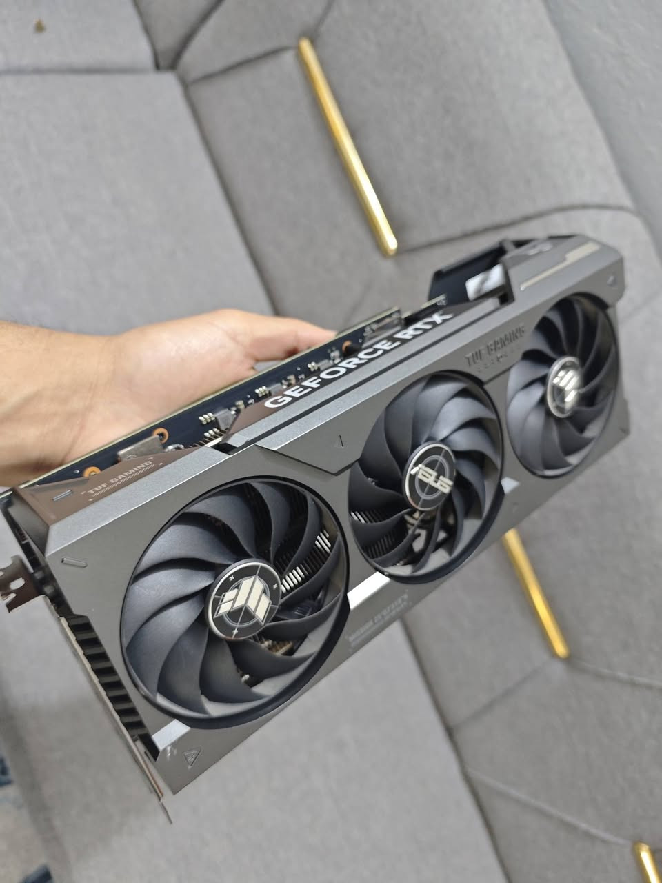 سلام عليكم عندي كارت 4070ti asus tuf gaming كارت نضيف جدا مراوس مع كارت 4080 سوبر أو العادي أو 5070ti  أو اطي فرق ما بيع شباب بس مراوس


**إذا كنت صاحب هذا الإعلان وتريد حذفه لأي سبب، رجاءا أرسل رسالة إلى الدعم الفني**