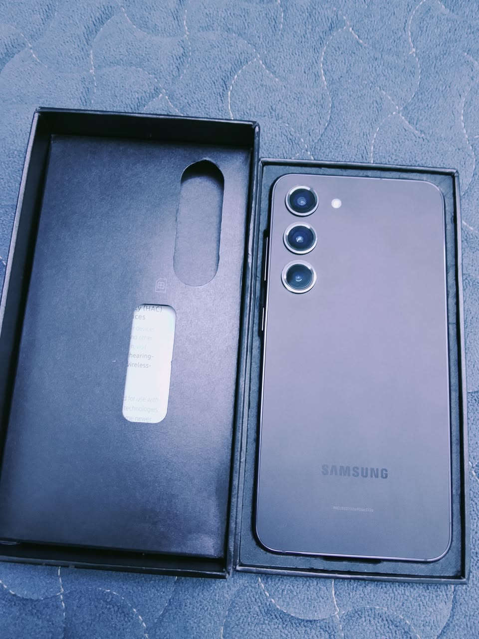 سامسونك s23 الاصلي جديد لوك ذاكره 128كيكا ..تك سيم كارت.. مشتغل فقط 10دقايق لا مستخدم مخابره ولا اي شي اخر 
السعر 600الف وبي مجال للشاري
***********
مكاني الموصل
