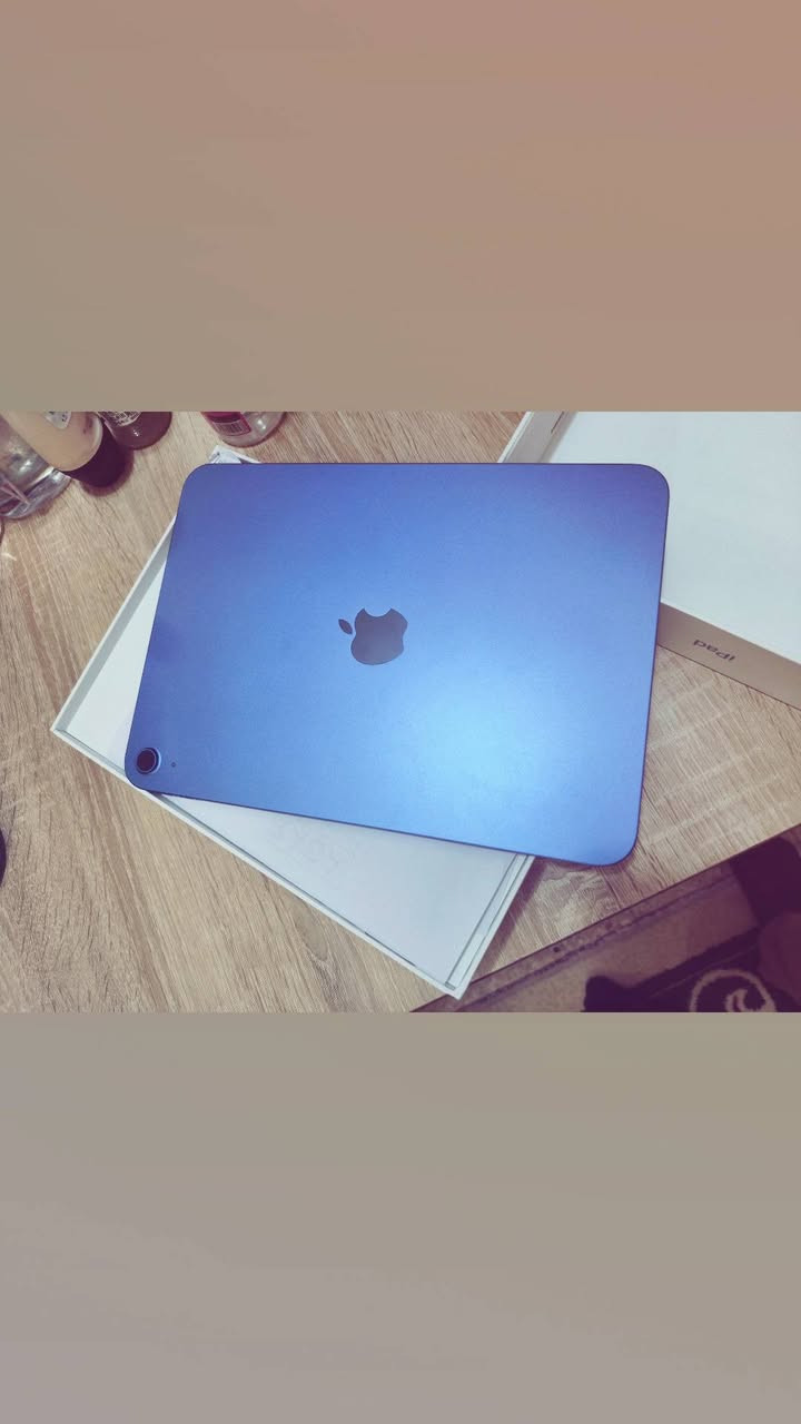ايباد 11 (A16) 128GB لون ازرق درجه شحن 100% يعني نضيف حيل ومامستعمل يجي وياه كارتون والضمانات سنتين والشاحنه اصلي  والكفر 
مكاني كركوك حي الواسطي 
سعرك خاص بي مجال قليل او رقمي ***********
