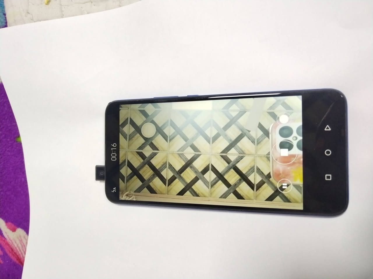 متاح جهاز واي ٩ شاحنة تايبسي الذاكرة ١٢٨ أصلي نضيف كلش سعر ٧٥ قفل مكاني الجربوعية الثانية للاتصال على الرقم ***********
