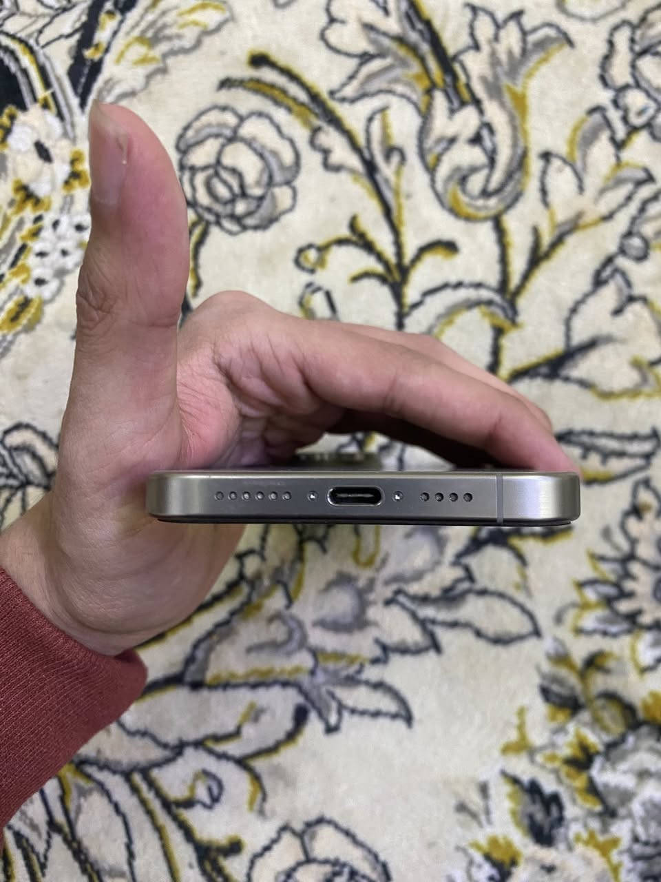 15 برو ماكس ماستر شرق اوسط 256 بطاريته 86 على وضع الشركه مكفول من اي عطل او صيانه سعره 935 بدون اي عمله مكاني العطيفيه اي استفسار راسلني واتساب وبالخدمه 
***********
