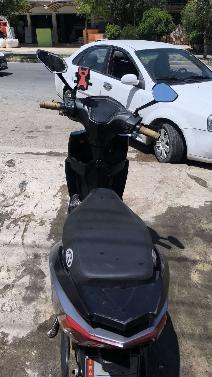سكنس للبيع
ملف وعقل شرط 
ملف 2000
بطاريات 6 مسطره شرط فحص ✨
لايت عالي وناصي هورن كهربائيات كلها شغاله 
يمشيك 50 لي 60 كيلو حسب سرعه 
عنوان موصل ايسر حي الكندي 
سعر 440 بي مجال للشراي 
*********** بي وتساب

