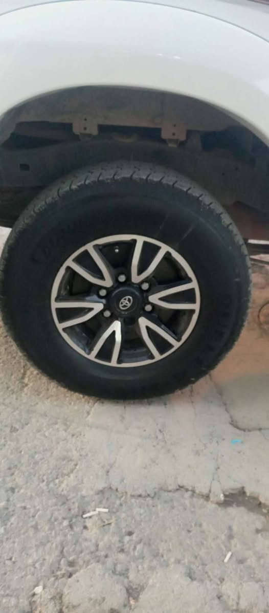 توێتا هایلۆکس سەید نەهرۆ ناو سوور2014 پارچە ڕەشە لەسەر ساغی بۆدی دوایە بۆیاغ نیە   گێڕو مەکینە بەشەرت  دووکەڵ بووخار نیەتی   ٤تایەی لۆکی لەژێرە  هەزەو  بەڕادی نوێی بۆکراوە هات 2028       250هەزاری عەقی قی ڕۆی وە    بۆ زانیاری زیاتر و نرخ پێوەندی بەو ژمارانەوە  بکەن
***********کۆرک  ئاسیا *********** ناوونیشا ڕانیە حاجیاوا
