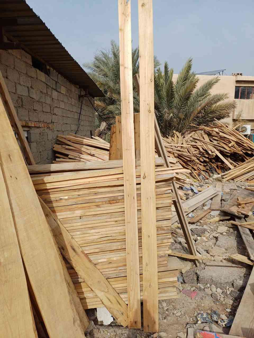 لوح سمك١٨ سم  طول ١٦٥مترو٢٦٥مترو١٢٠ومتر١ رقم الموبايل ***********
