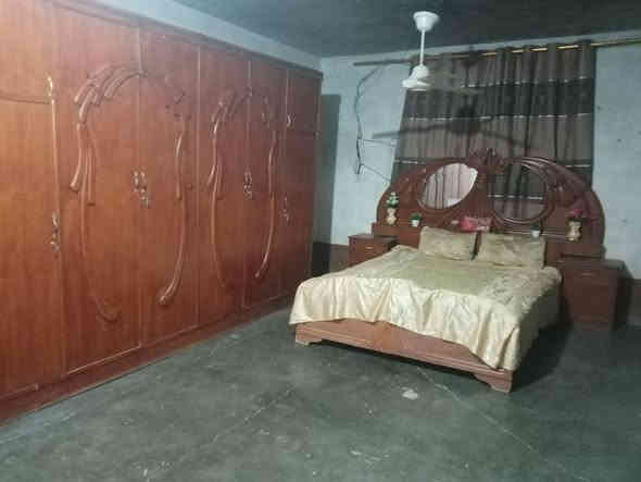 السلام عليكم
غرفه عراقيه للبيع خشب نضيف وثقيل 
السعر 800 وبيهاا مجال 
مكان حصيبه ***********
