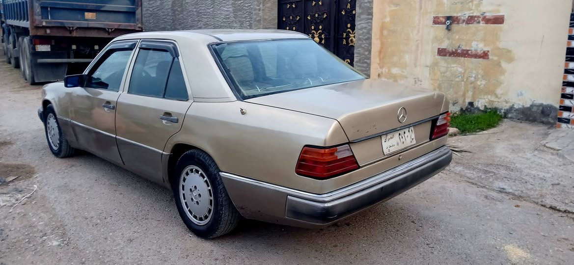 البيع مارسيدس دب 
الاستفسار على رقم الهاتف   *********** ***********  السعر 40
